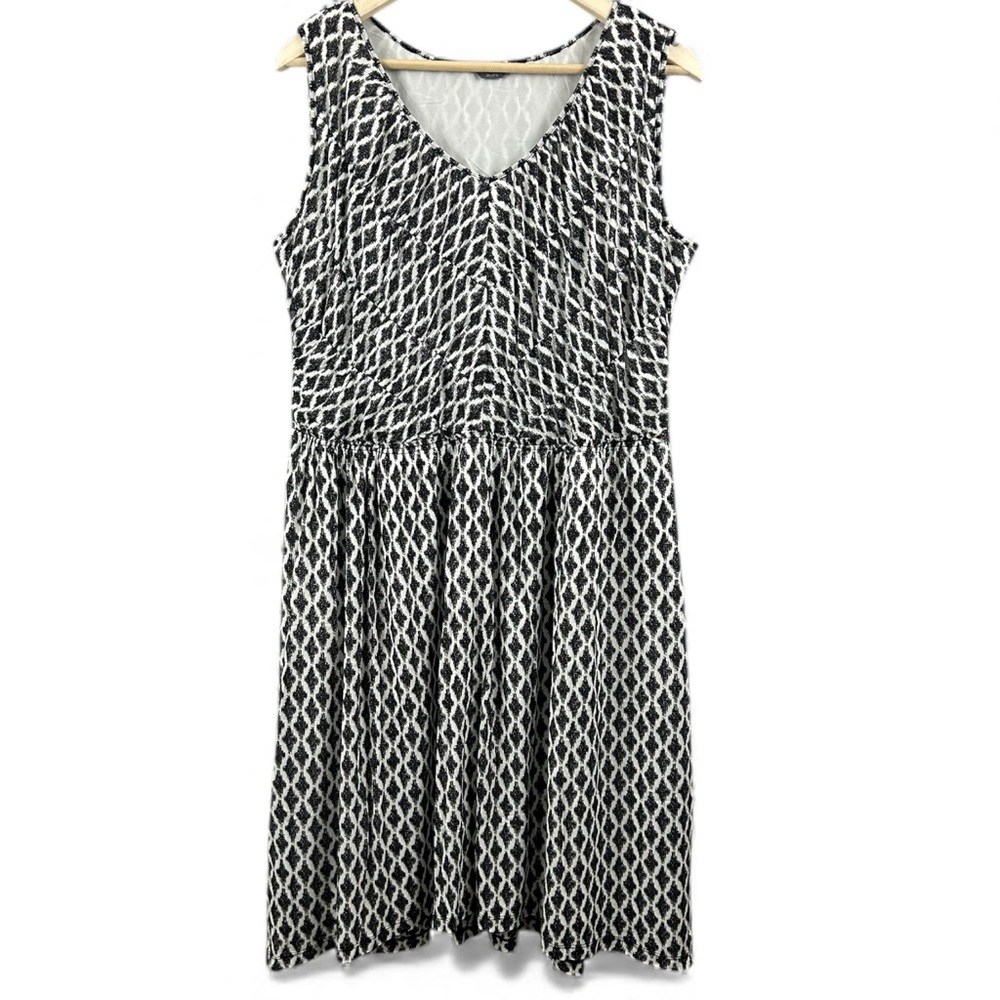 Denver Hayes Black and White Sleeveless Patterned Dress Size 2XL